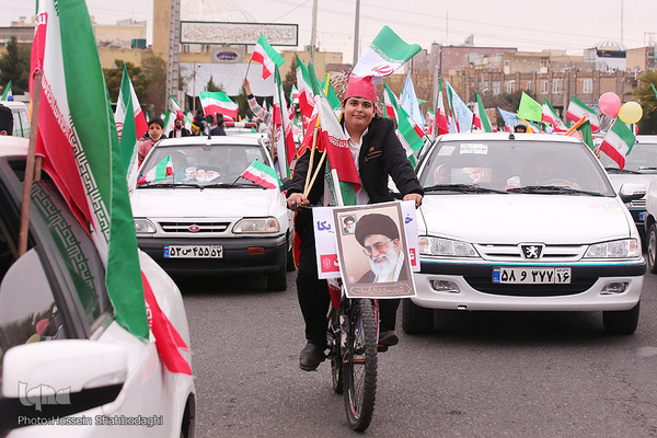 Autokorso zieht durch Qom