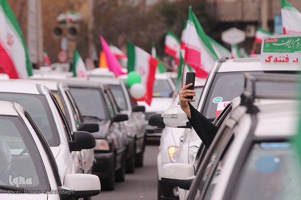 Autokorso zieht durch Qom