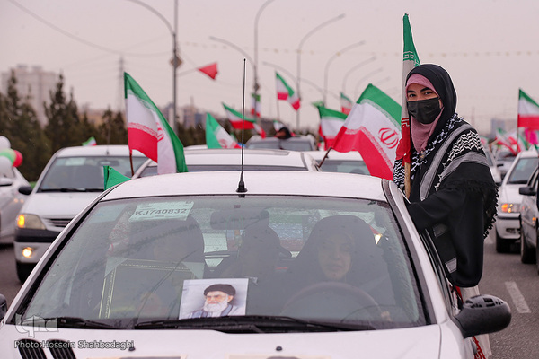 Autokorso zieht durch Qom