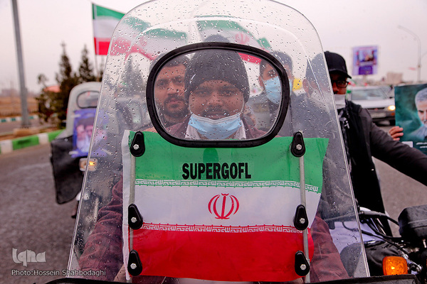 Autokorso zieht durch Qom