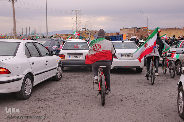 Autokorso zieht durch Qom