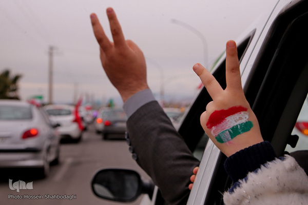 Autokorso zieht durch Qom