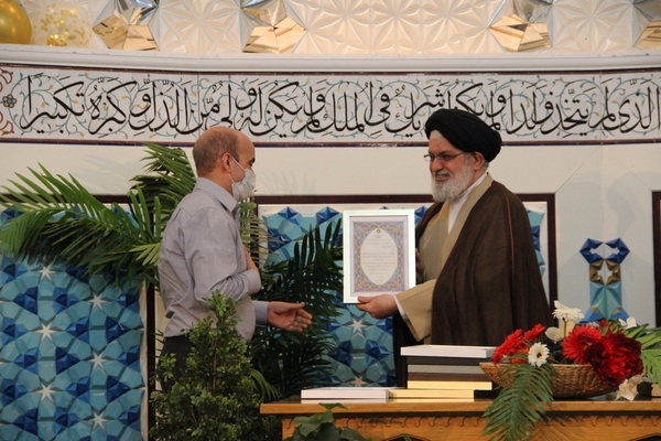 Vorbereitung auf Monat Ramadan durch Reinigung und Staubwischen