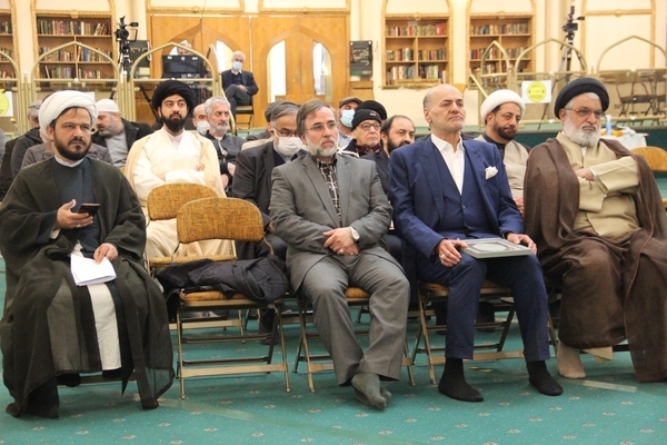 Vorbereitung auf Monat Ramadan durch Reinigung und Staubwischen