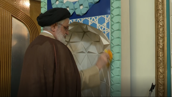 Vorbereitung auf Monat Ramadan durch Reinigung und Staubwischen