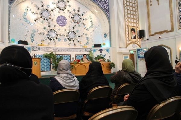 Vorbereitung auf Monat Ramadan durch Reinigung und Staubwischen