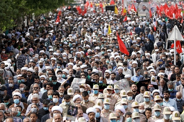 Zehntausende nehmen Abschied von Märtyrer Aslani