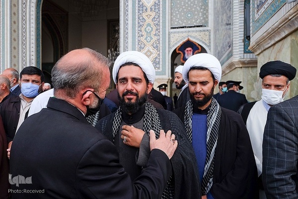 Zehntausende nehmen Abschied von Märtyrer Aslani