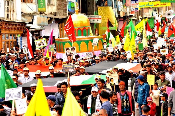 Tausende Muslime begehen den internationalen Al-Quds-Tag in Kargil