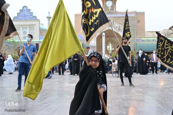 Flagge auf Kuppel des Heiligtums von Abdul Azim Hasani (a.s) durch eine schwarze Trauerflagge ersetzt
