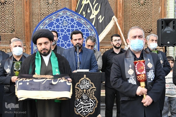 Flagge auf Kuppel des Heiligtums von Abdul Azim Hasani (a.s) durch eine schwarze Trauerflagge ersetzt