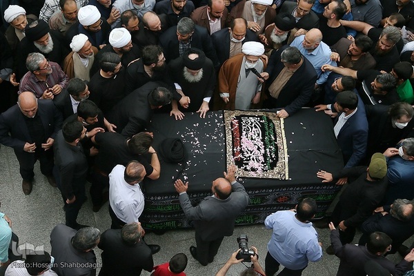 Ayatollah Fateminia in Qom beigesetzt