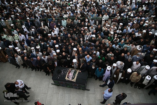 Ayatollah Fateminia in Qom beigesetzt