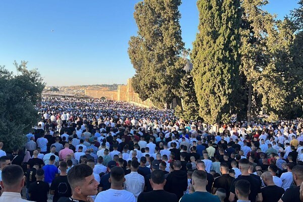150.000 Muslime verrichten Gebet zum Opferfest in Al-Aqsa-Moschee + Fotos
