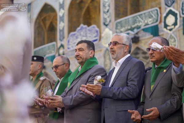 Zum Ghadir-Fest wurde eine weiße Fahne auf Kuppel des Heiligtums von Imam Ali (as.) gehisst