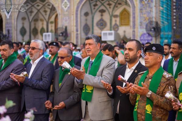 Zum Ghadir-Fest wurde eine weiße Fahne auf Kuppel des Heiligtums von Imam Ali (as.) gehisst