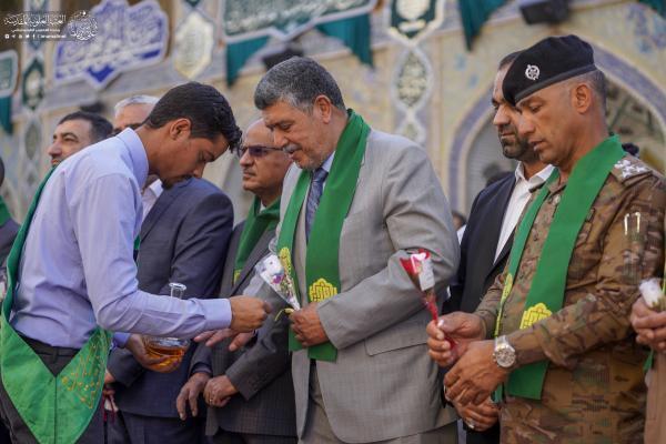 Zum Ghadir-Fest wurde eine weiße Fahne auf Kuppel des Heiligtums von Imam Ali (as.) gehisst