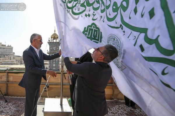 Zum Ghadir-Fest wurde eine weiße Fahne auf Kuppel des Heiligtums von Imam Ali (as.) gehisst