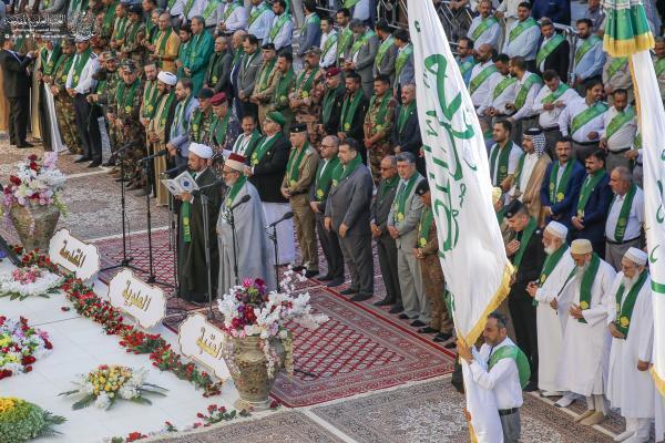 Zum Ghadir-Fest wurde eine weiße Fahne auf Kuppel des Heiligtums von Imam Ali (as.) gehisst