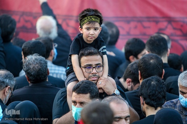 Teheran nimmt  Abschied von 5 Märtyrern der Schrein-Verteidiger