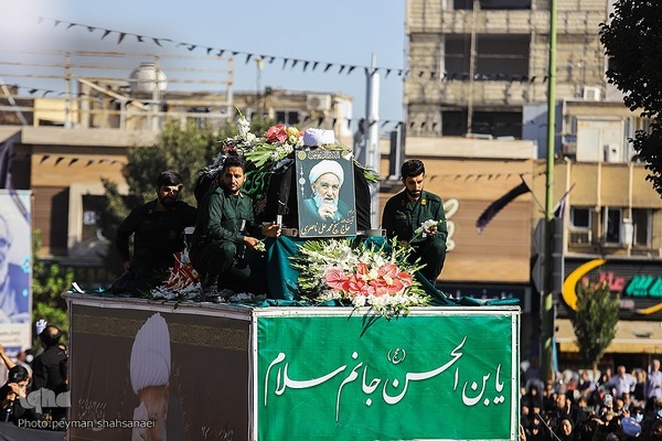 Isfahan nimmt Abschied von Ayatollah Mohammad Ali Naseri