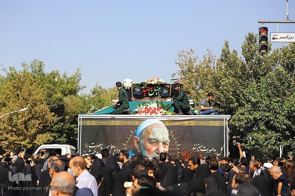 Isfahan nimmt Abschied von Ayatollah Mohammad Ali Naseri