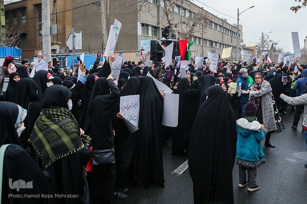 Studenten verurteilen die Beleidigung der religiösen Autorität durch Charlie Hebdo