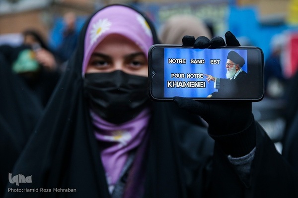 Studenten verurteilen die Beleidigung der religiösen Autorität durch Charlie Hebdo