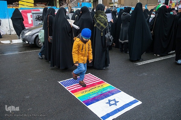 Studenten verurteilen die Beleidigung der religiösen Autorität durch Charlie Hebdo