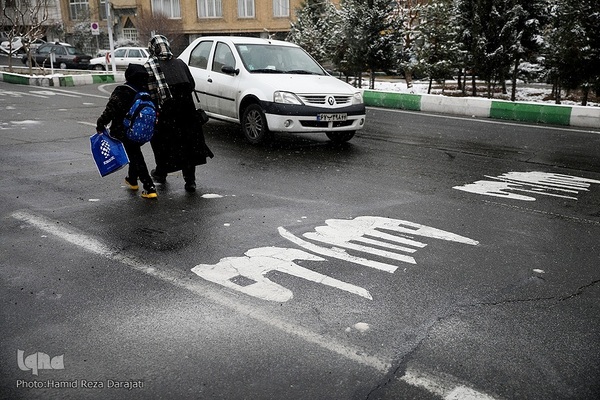Teheran trägt ein weißes Kleid