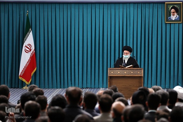 Koranrezitation im Beisein von Imam Chamenei