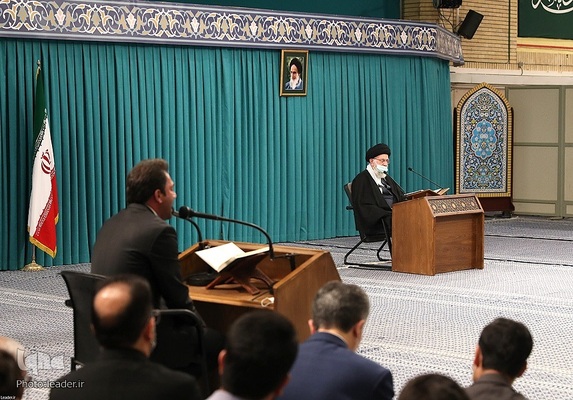 Koranrezitation im Beisein von Imam Chamenei