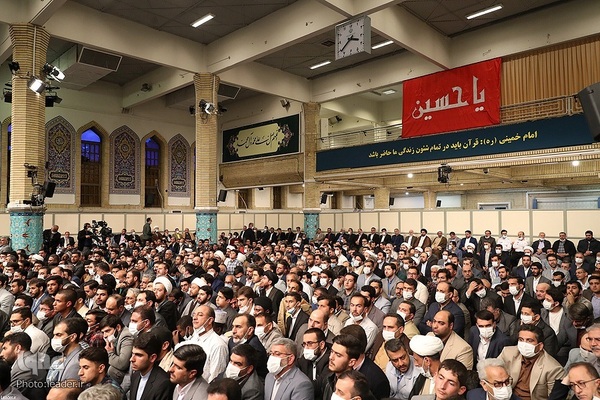 Koranrezitation im Beisein von Imam Chamenei