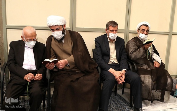 Koranrezitation im Beisein von Imam Chamenei