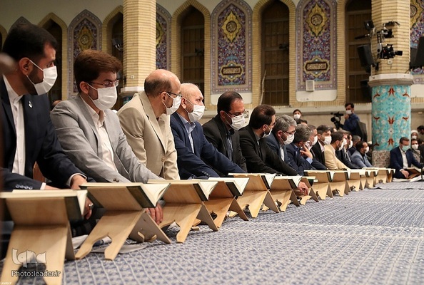 Koranrezitation im Beisein von Imam Chamenei