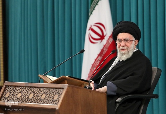 Koranrezitation im Beisein von Imam Chamenei