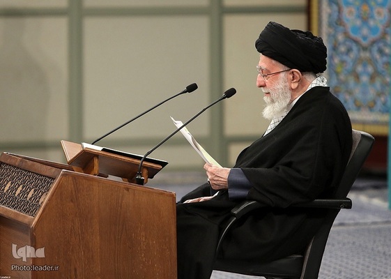 Koranrezitation im Beisein von Imam Chamenei