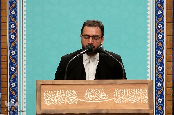 Koranrezitation im Beisein von Imam Chamenei
