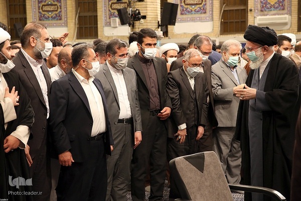 Koranrezitation im Beisein von Imam Chamenei