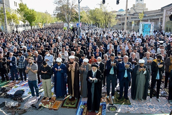 Millionen Iraner verrichten Eid al-Fitr-Gebet