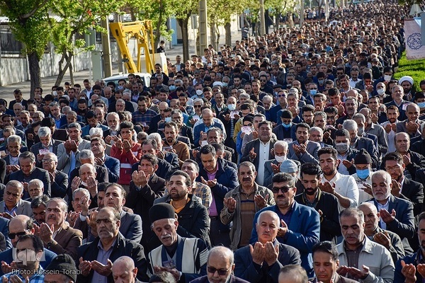Millionen Iraner verrichten Eid al-Fitr-Gebet
