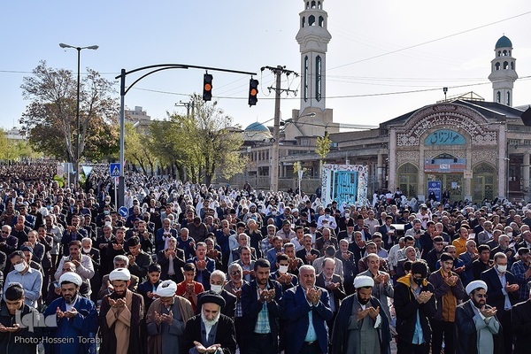 Millionen Iraner verrichten Eid al-Fitr-Gebet