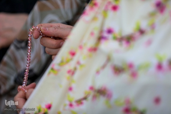 Millionen Iraner verrichten Eid al-Fitr-Gebet