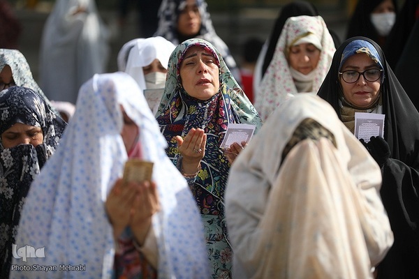 Millionen Iraner verrichten Eid al-Fitr-Gebet