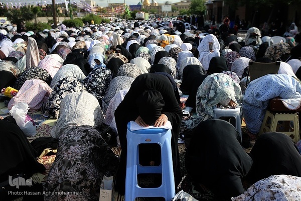 Millionen Iraner verrichten Eid al-Fitr-Gebet