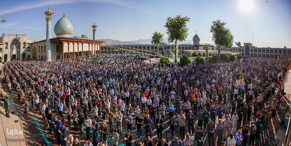 Millionen Iraner verrichten Eid al-Fitr-Gebet