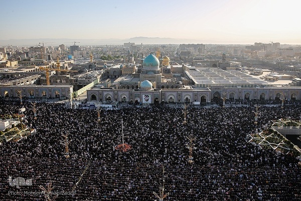 Millionen Iraner verrichten Eid al-Fitr-Gebet