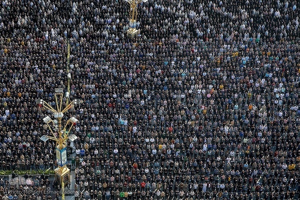 Millionen Iraner verrichten Eid al-Fitr-Gebet