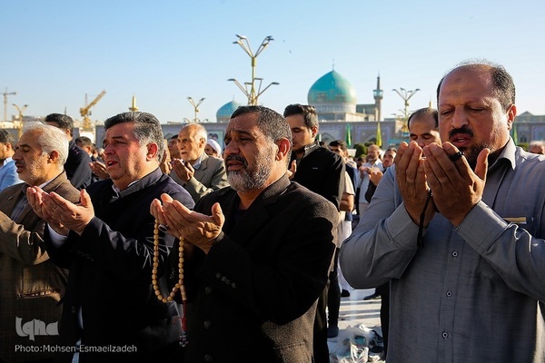 Millionen Iraner verrichten Eid al-Fitr-Gebet