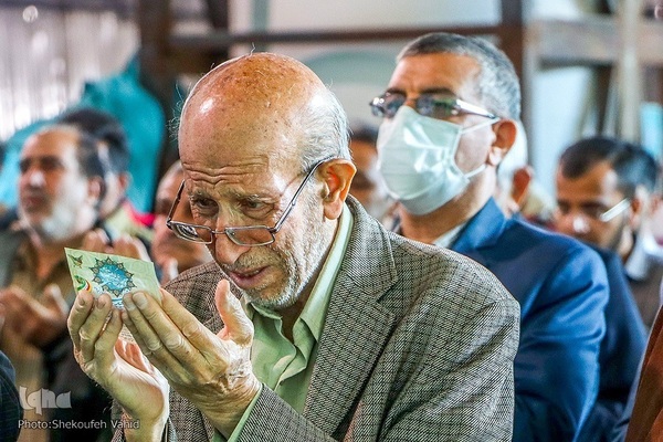 Millionen Iraner verrichten Eid al-Fitr-Gebet